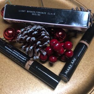 Mary Kay Light Bronze Concealer